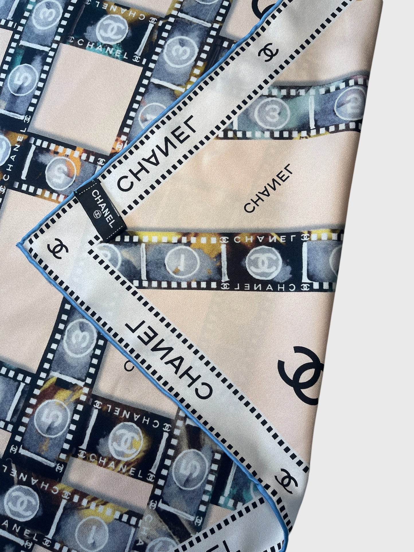 Foulard Chanel beige et bleu