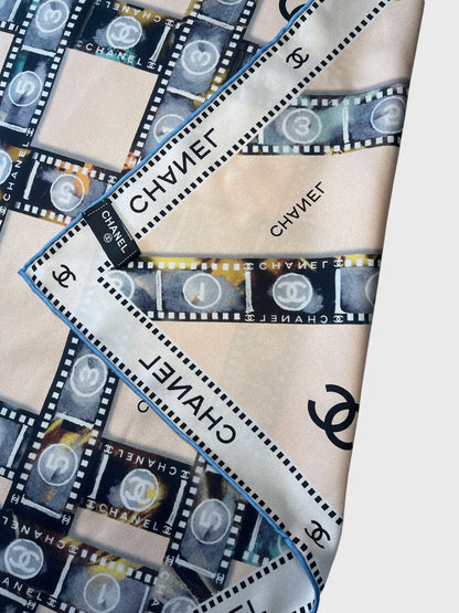 Foulard Chanel beige et bleu
