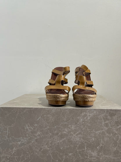 Sandales Christian Louboutin beige T.37