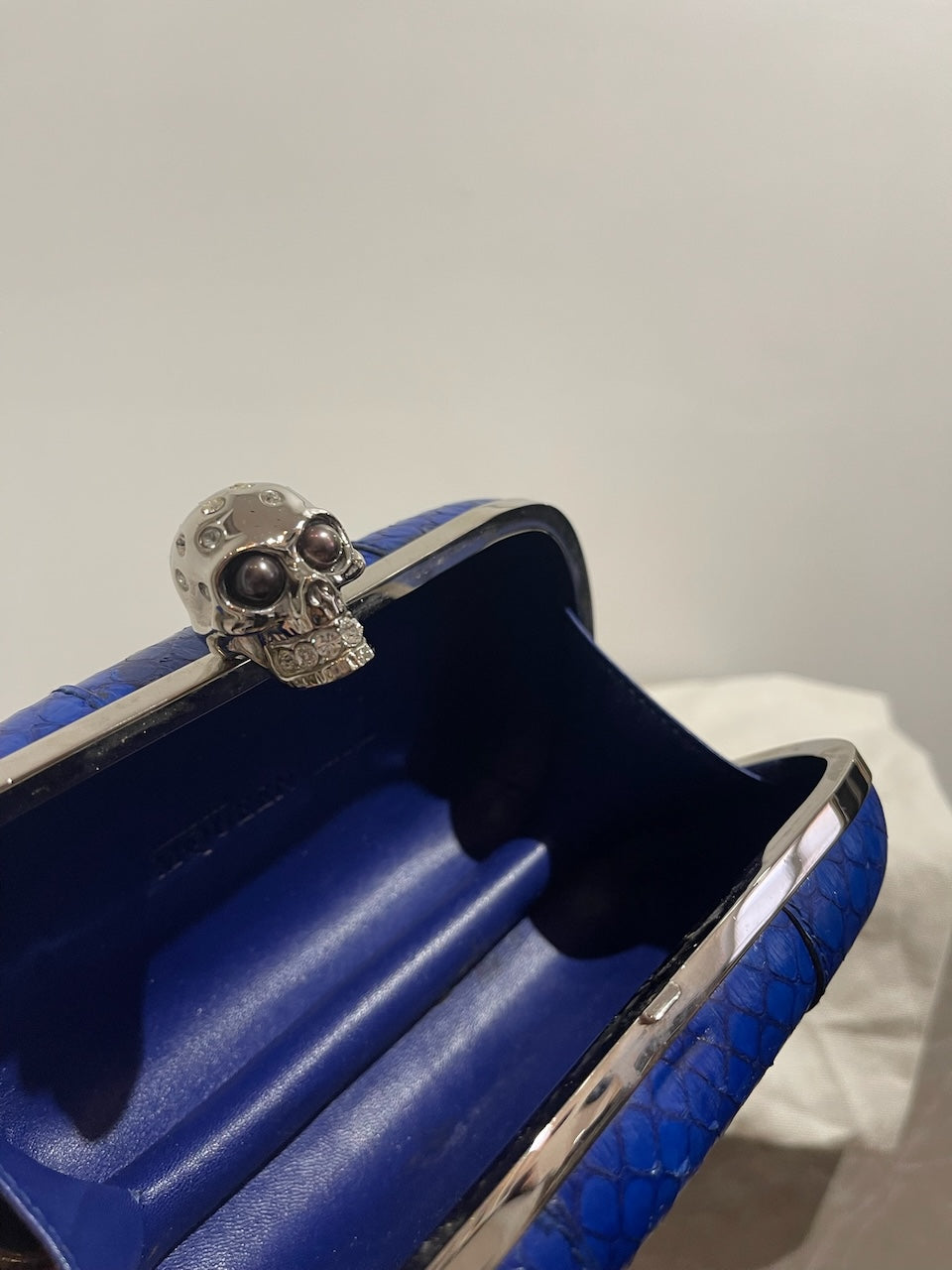 Minaudière Alexander McQueen bleue