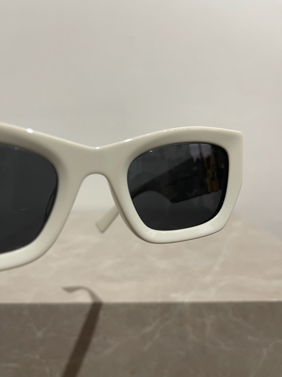 Lunettes Miu Miu blanches