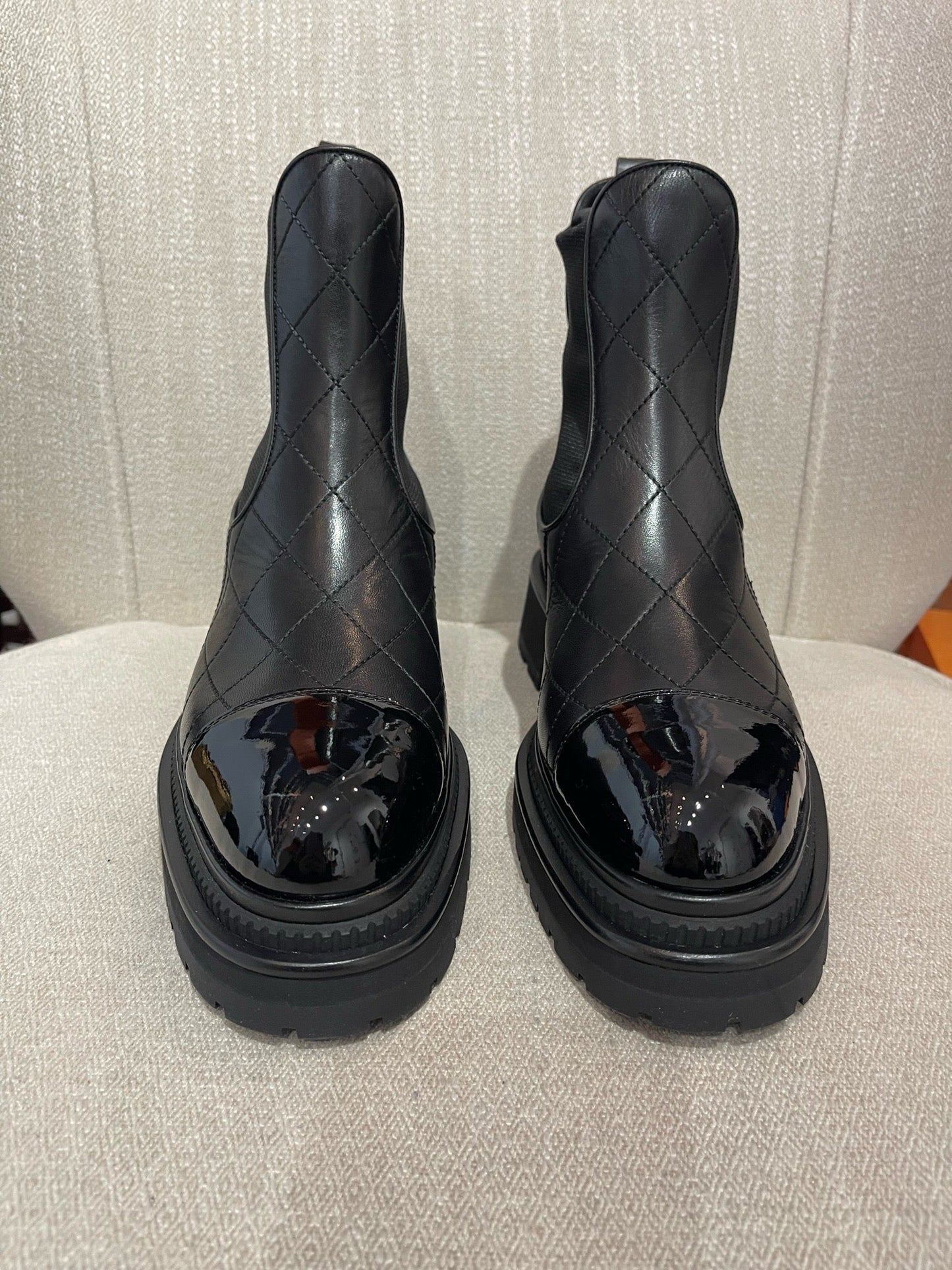 Boots Chanel noires T.38,5 NEUVES