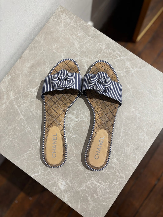 Mules Chanel rayée T.41