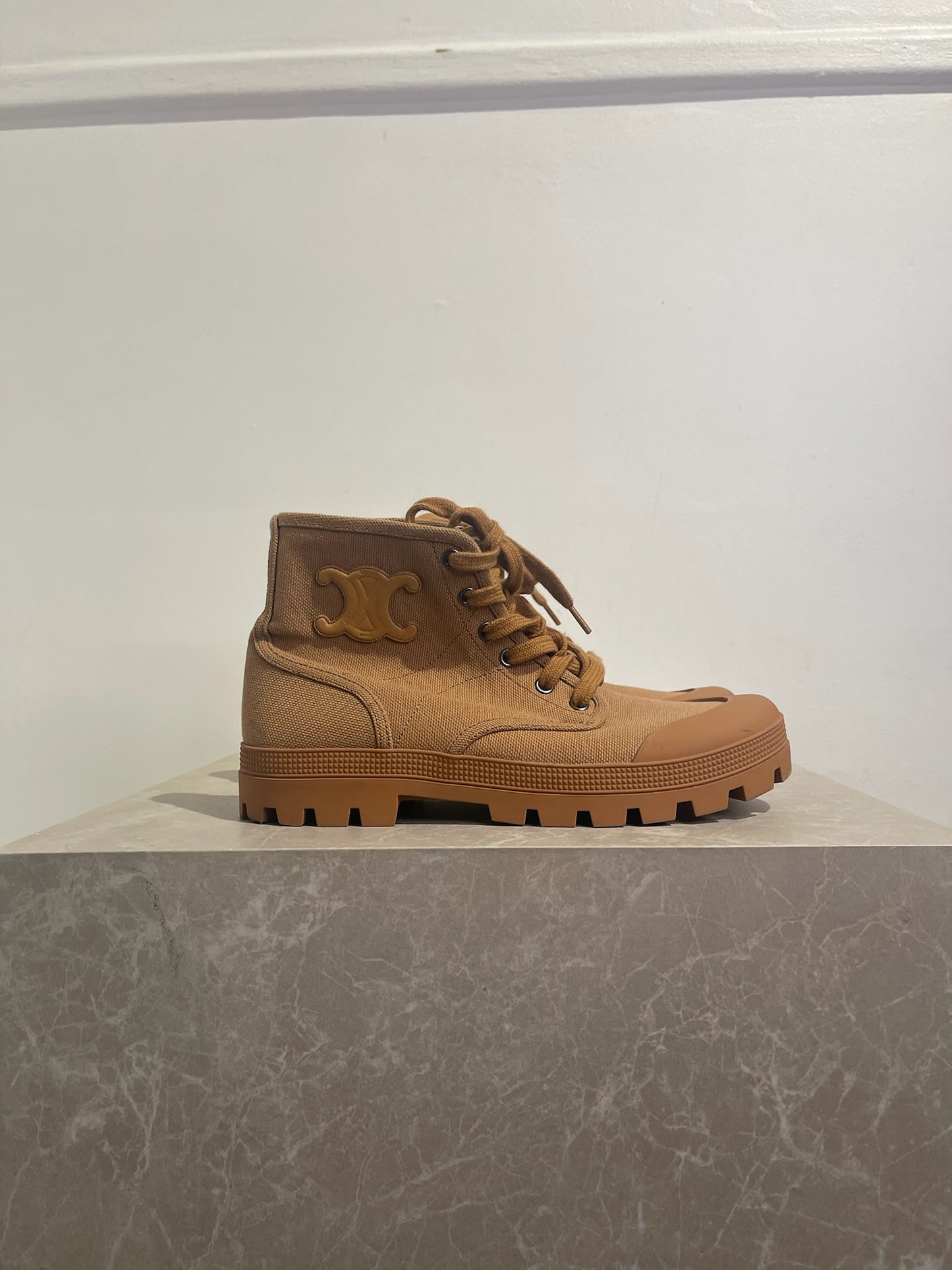 Bottines Celine camel T.39