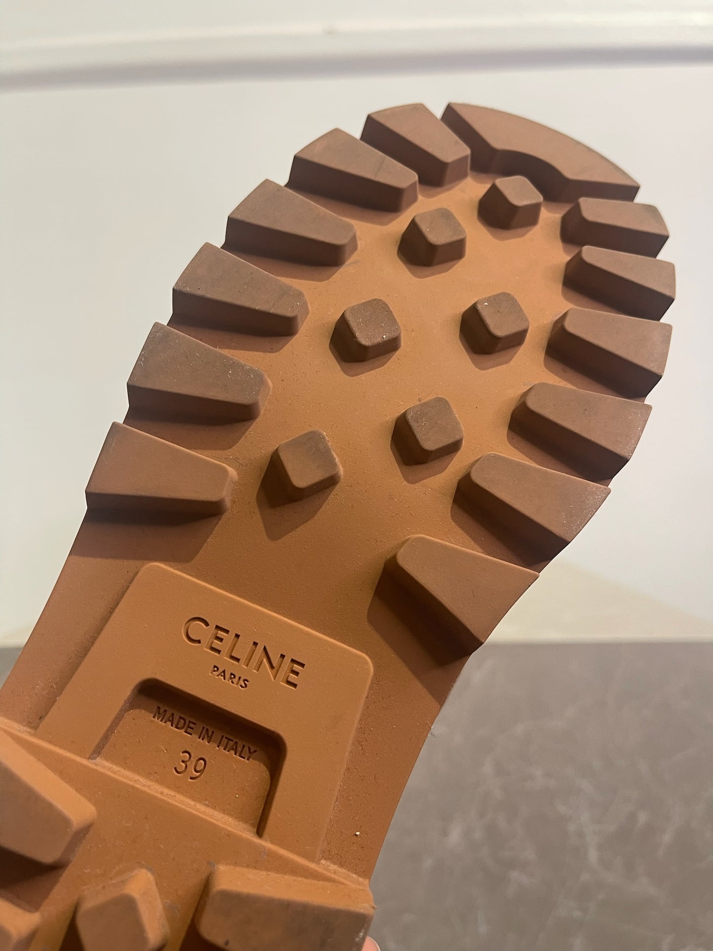 Bottines Celine camel T.39