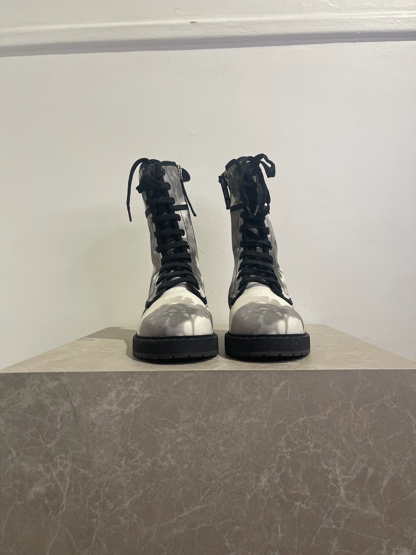 Bottines Fendi noires T.36,5