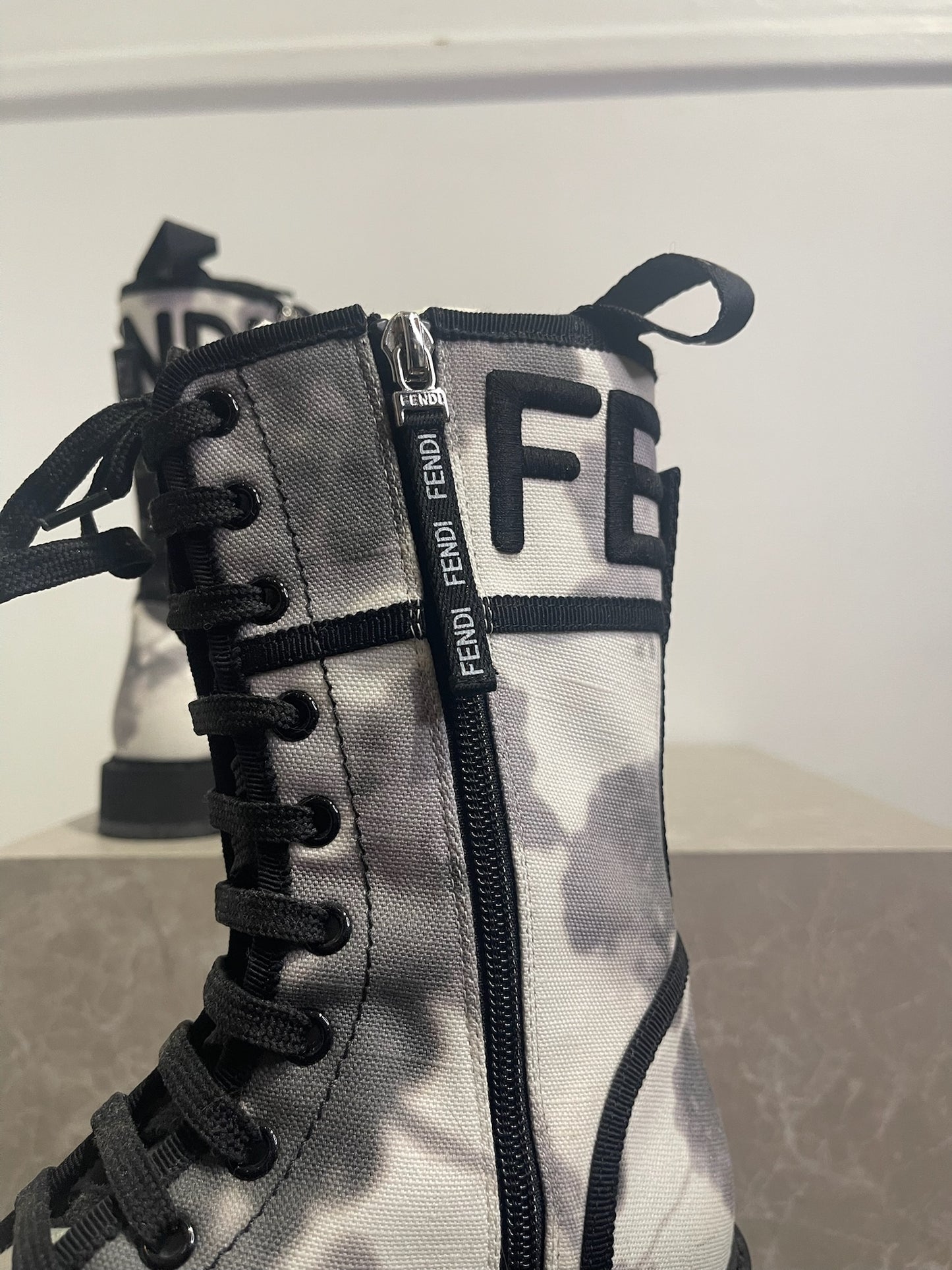 Bottines Fendi noires T.36,5