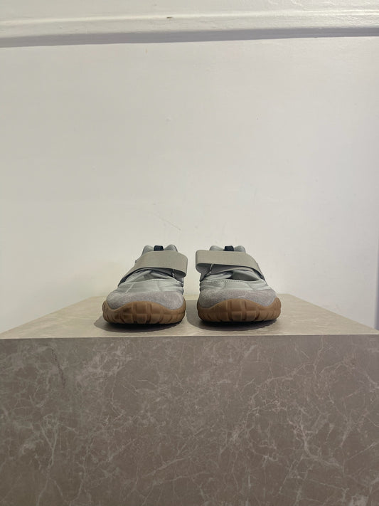 Baskets Miu Miu Tyre grises T.39