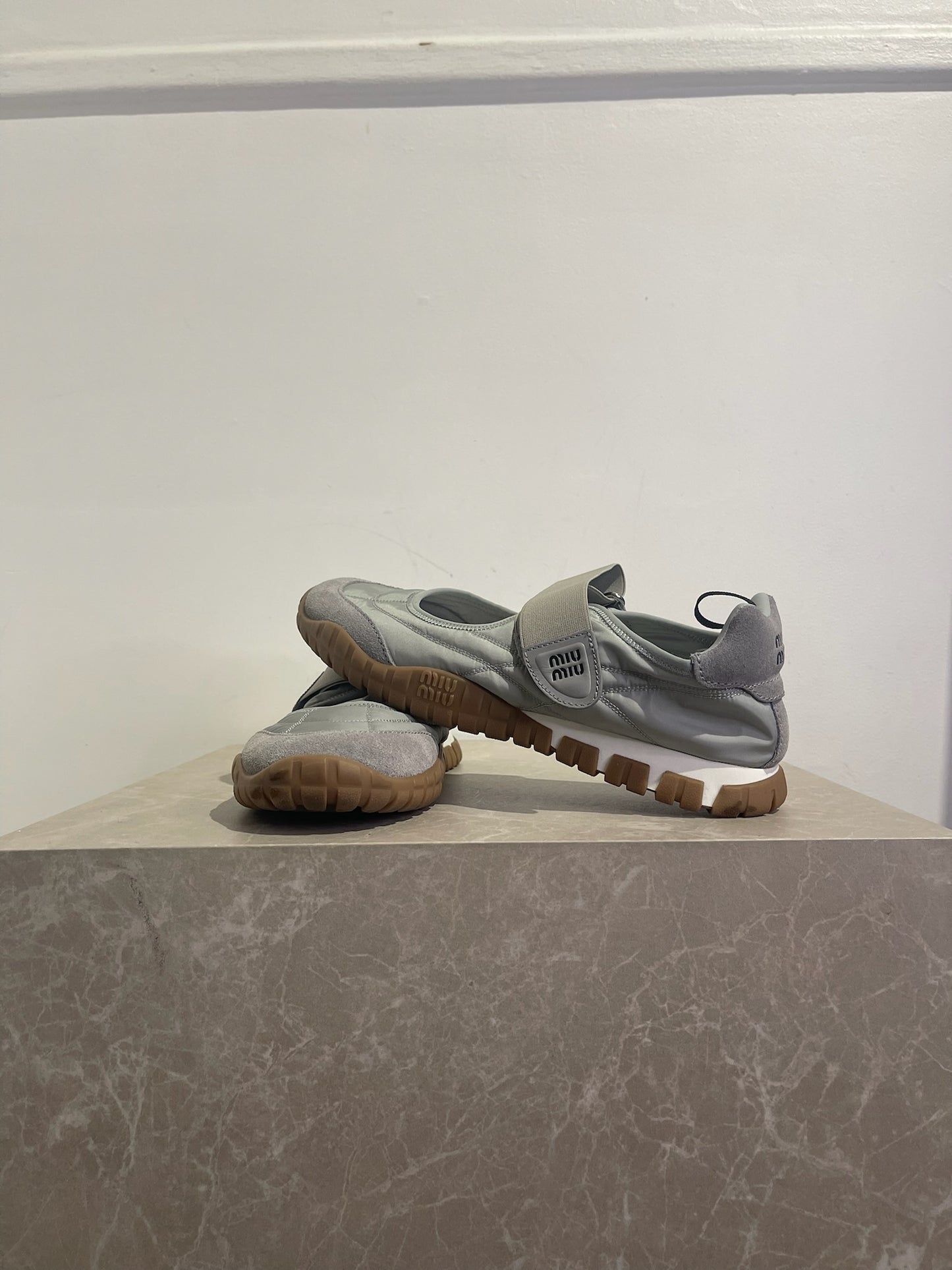 Baskets Miu Miu Tyre grises T.39