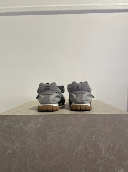 Baskets Miu Miu Tyre grises T.39