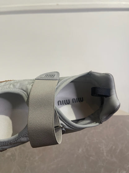 Baskets Miu Miu Tyre grises T.39