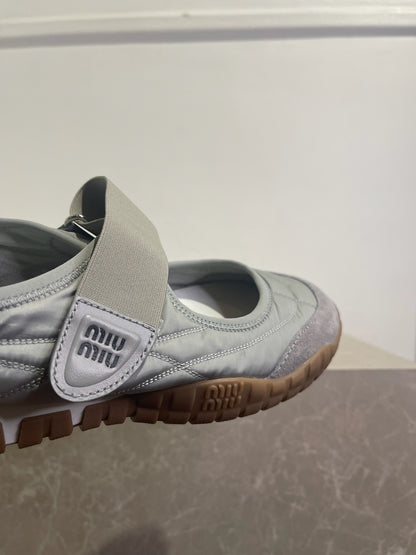 Baskets Miu Miu Tyre grises T.39