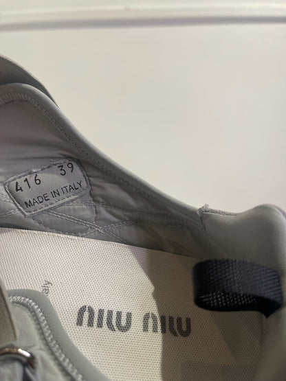 Baskets Miu Miu Tyre grises T.39