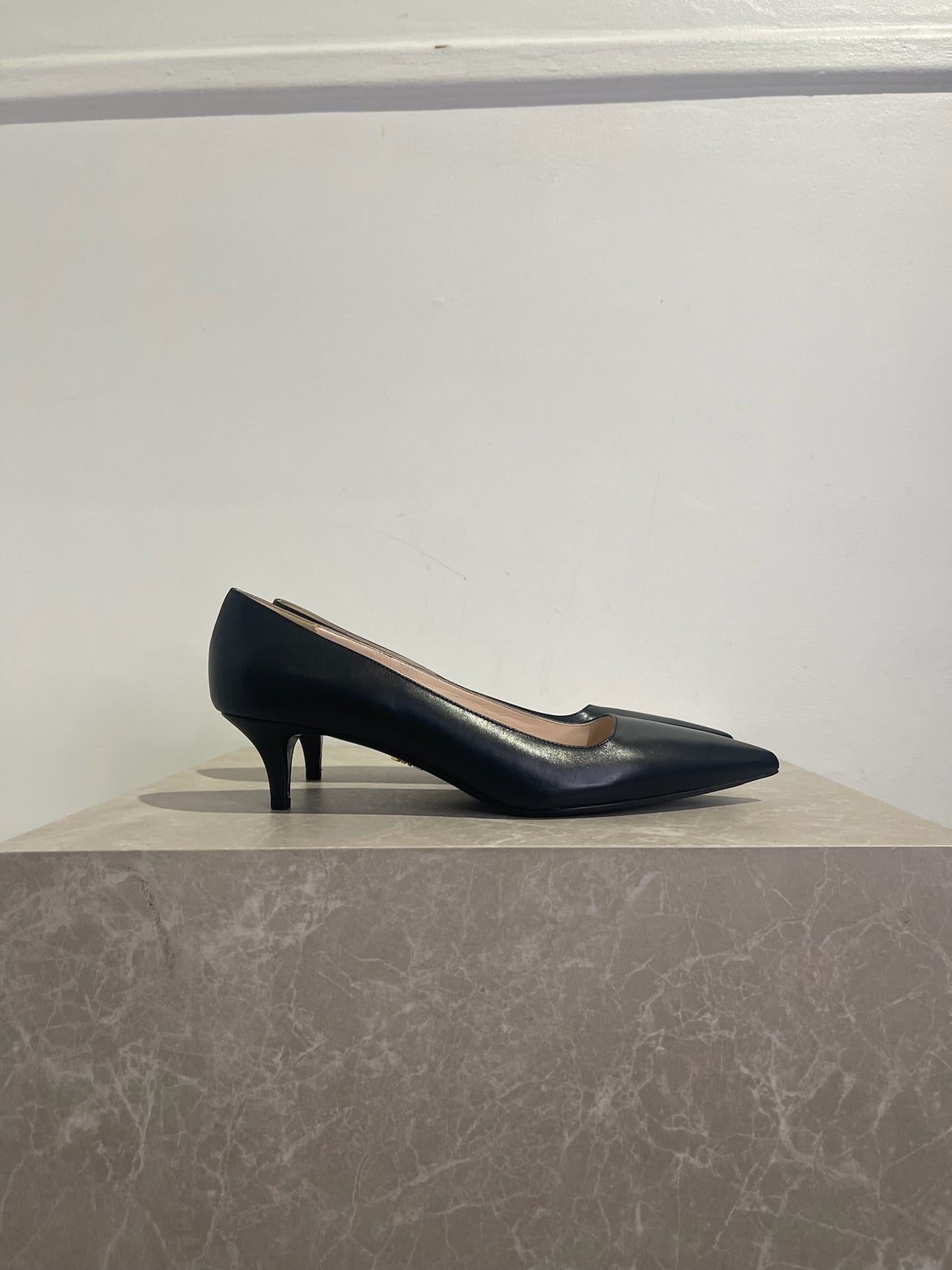 Escarpins Prada noir T.40