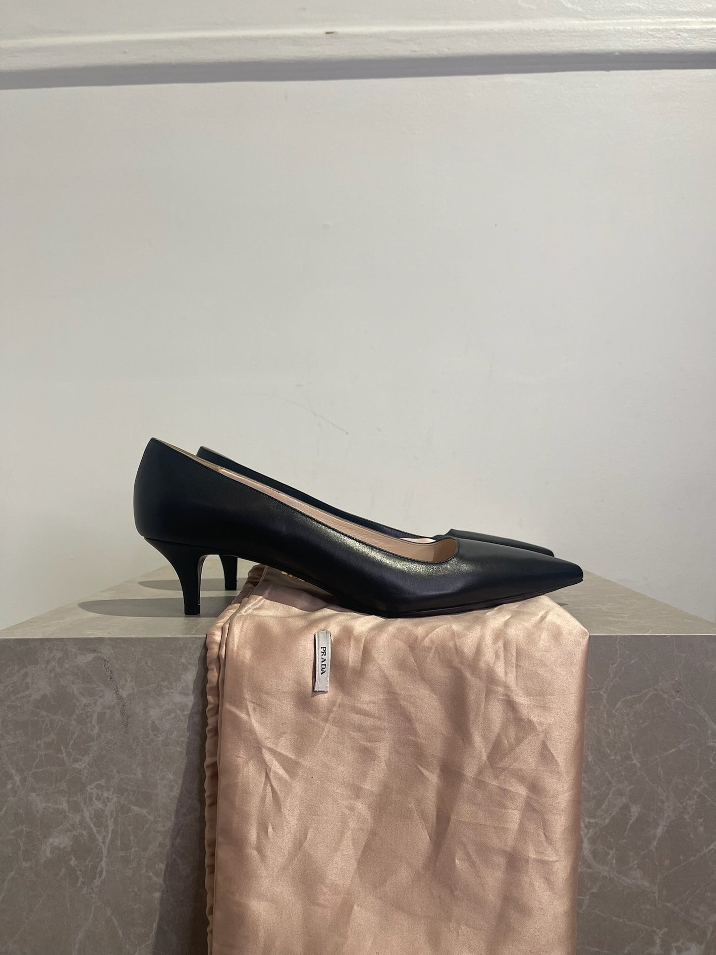 Escarpins Prada noir T.40