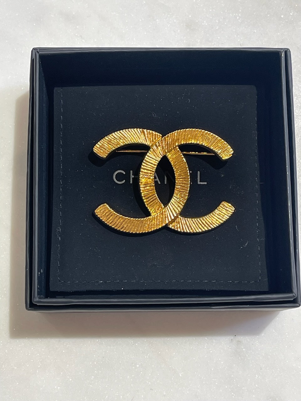 Broche Chanel dorée