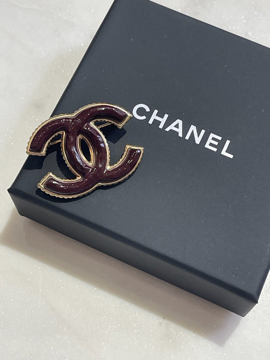 Broche Chanel marron
