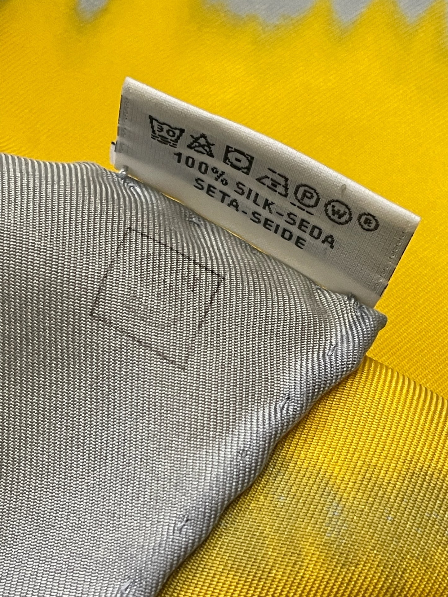 Foulard Hermès Bride de gala Wash jaune