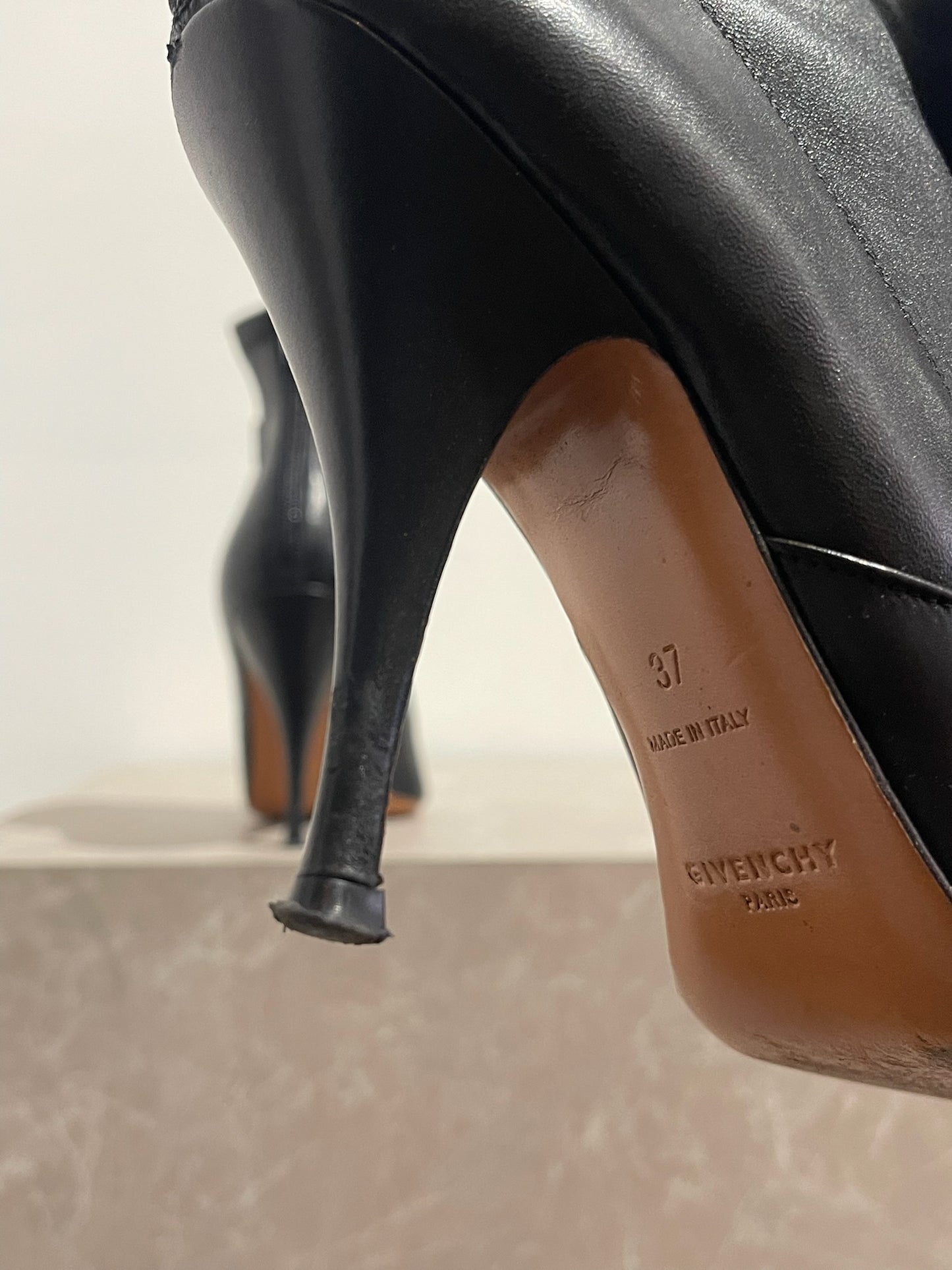 Bottines Givenchy noires T.37