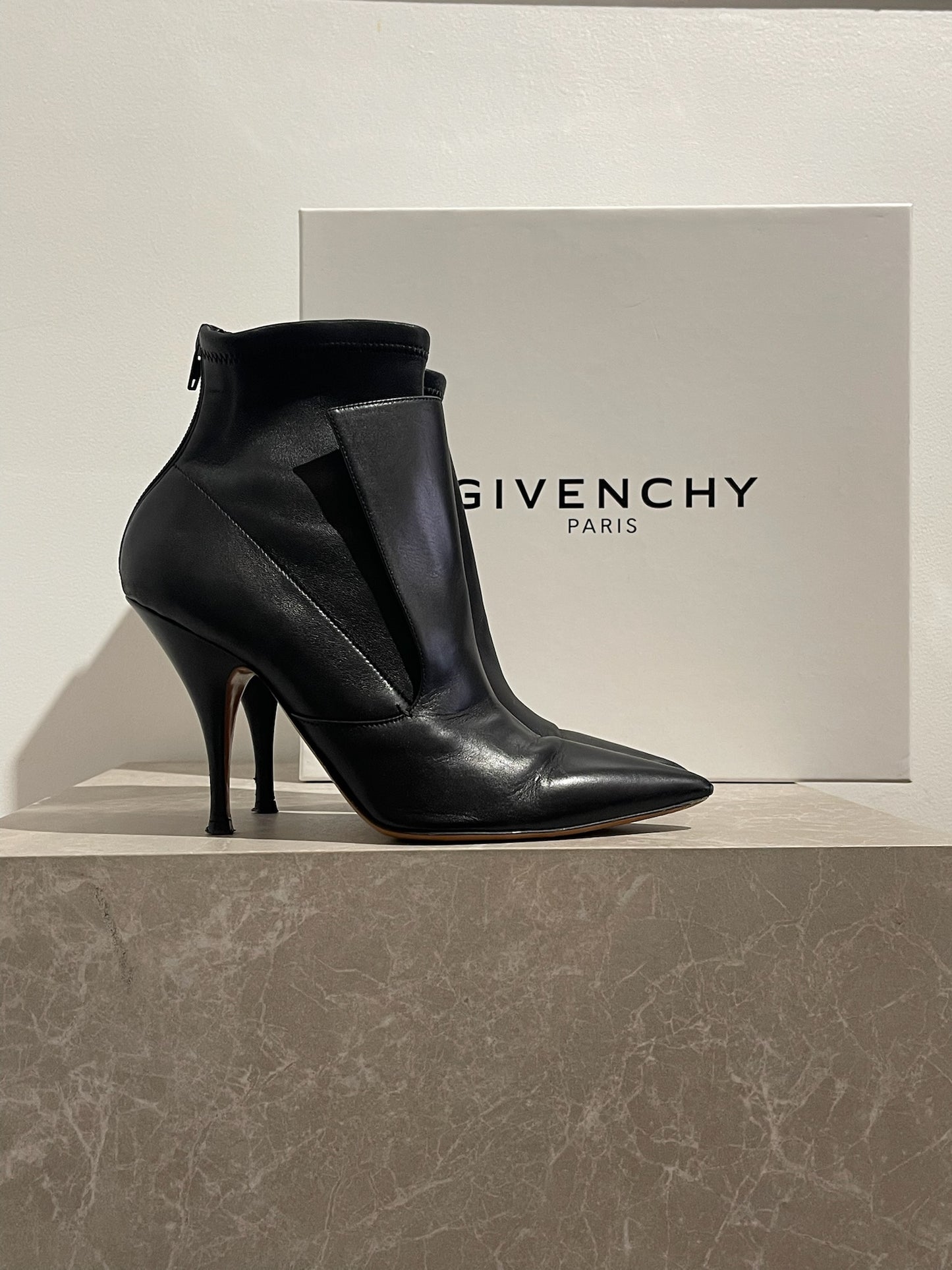 Bottines Givenchy noires T.37