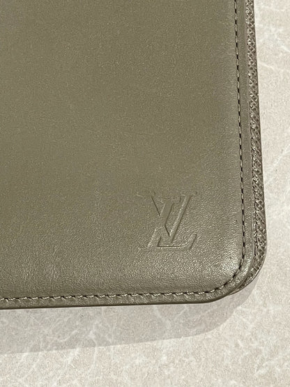 Couverture documents Louis Vuitton
