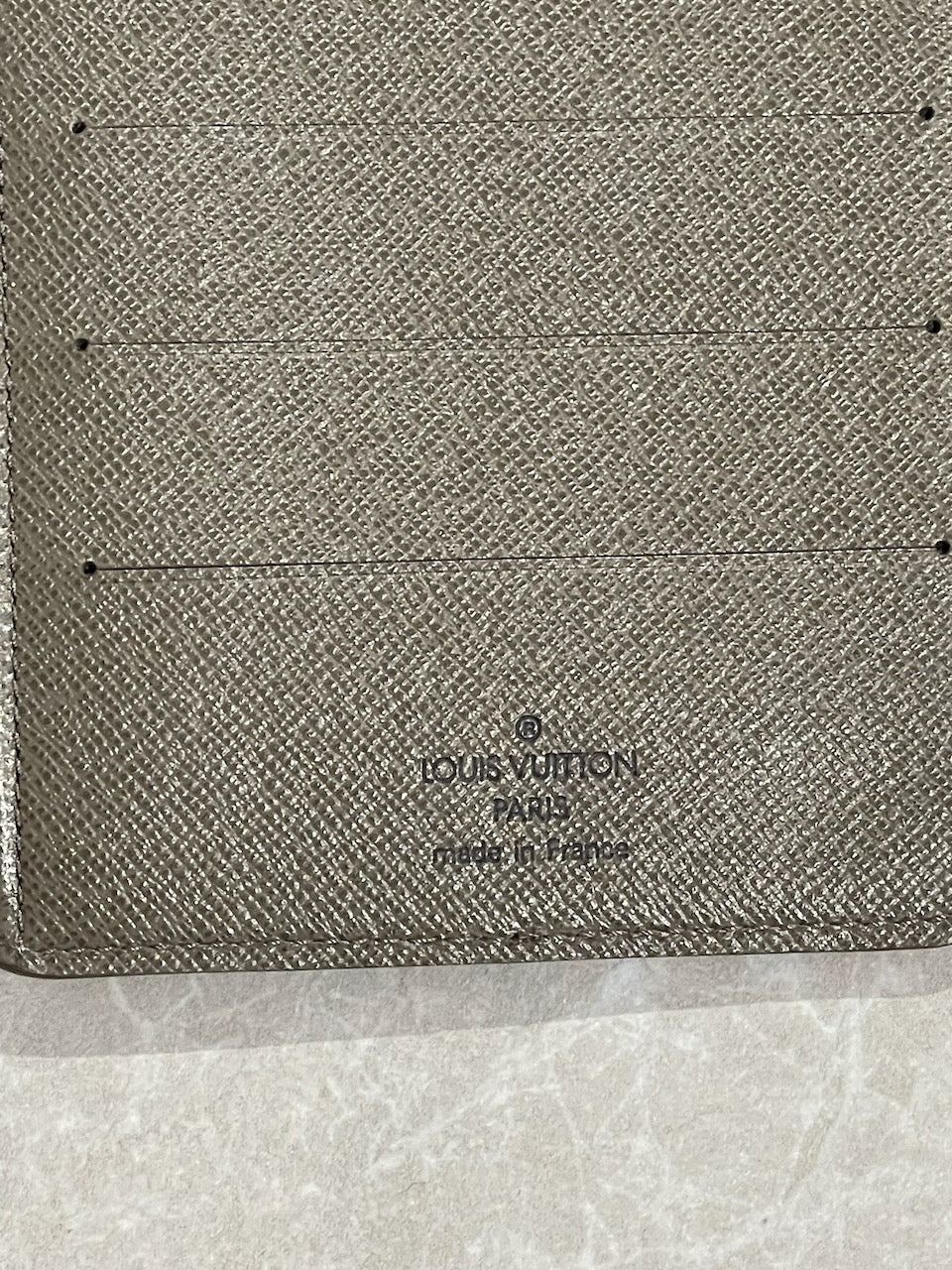 Couverture documents Louis Vuitton