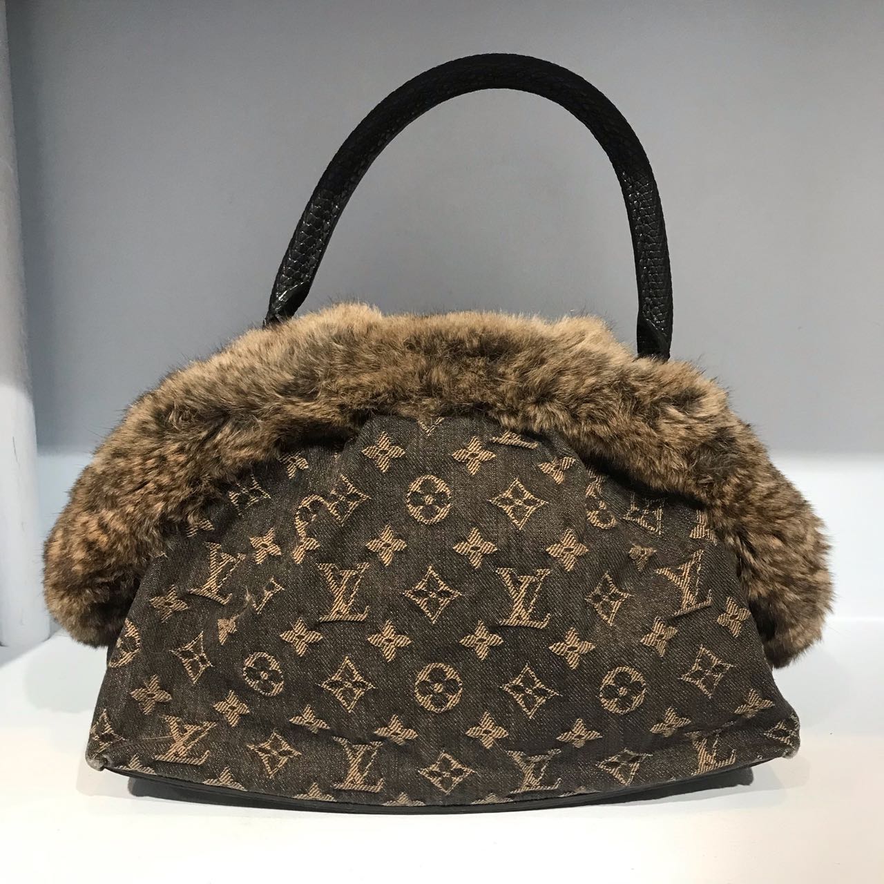 Sac Louis Vuitton Demi-Lune Chinchilla