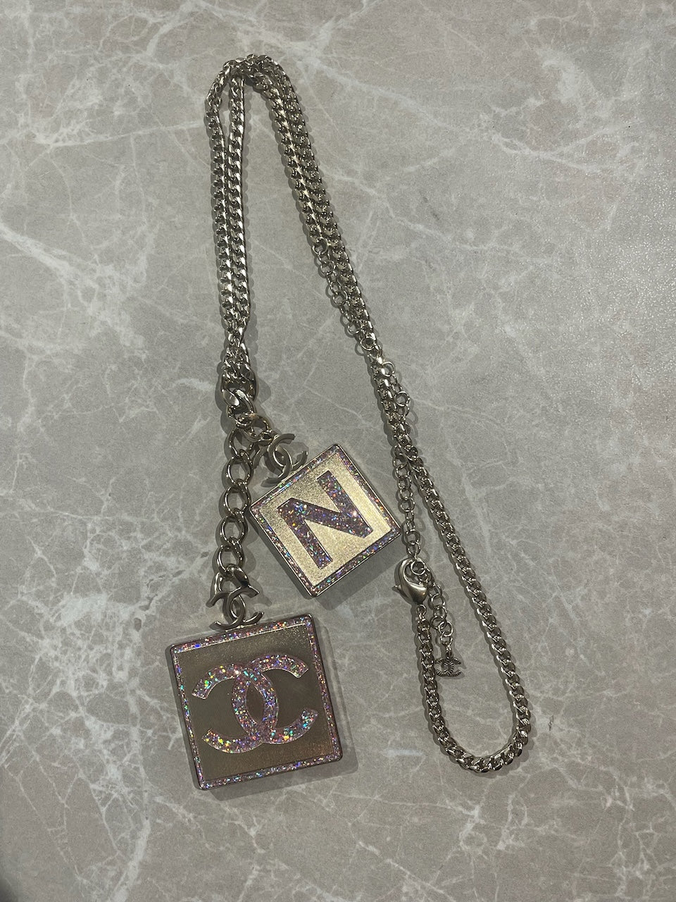 Collier Chanel n°5 NEUF