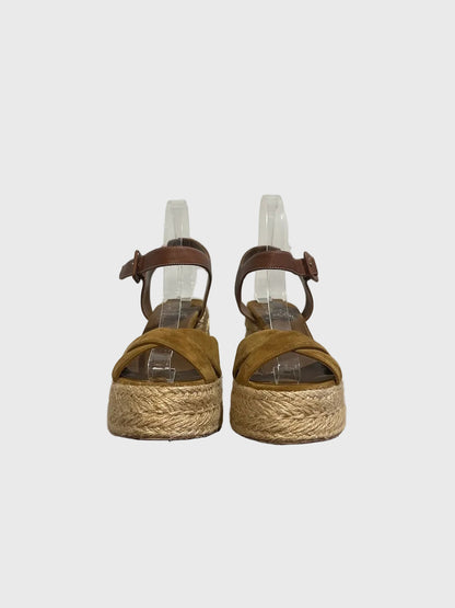 Sandales Christian Louboutin camel T.38