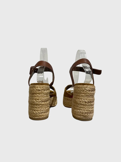 Sandales Christian Louboutin camel T.38