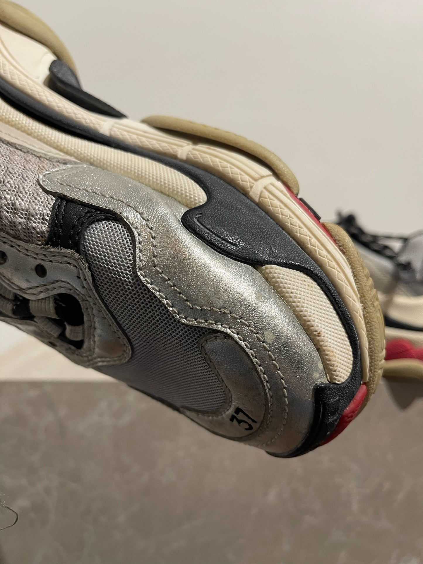 Baskets Balenciaga Triple S T.37