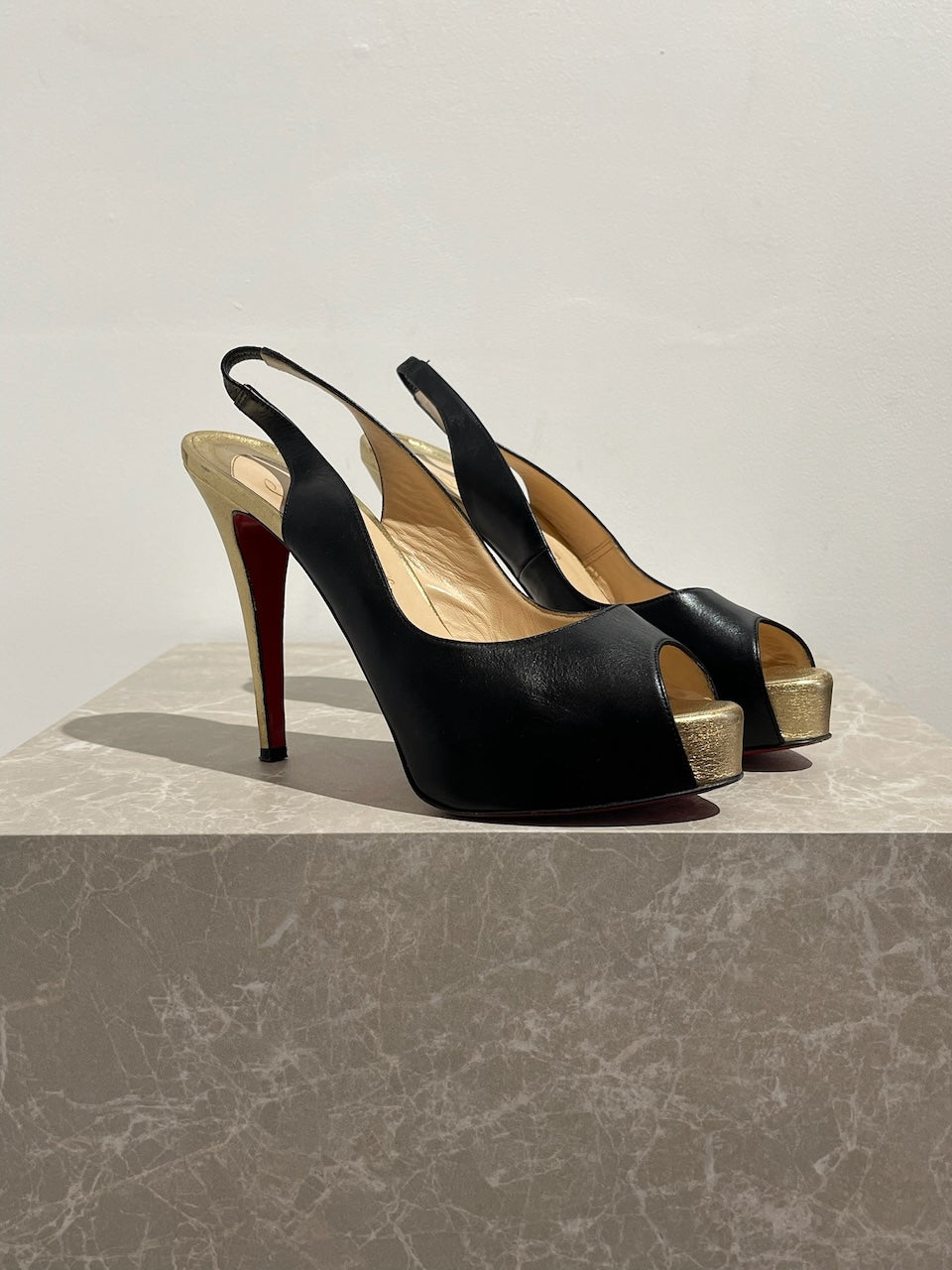 Escarpins Christian Louboutin noir T.40,5