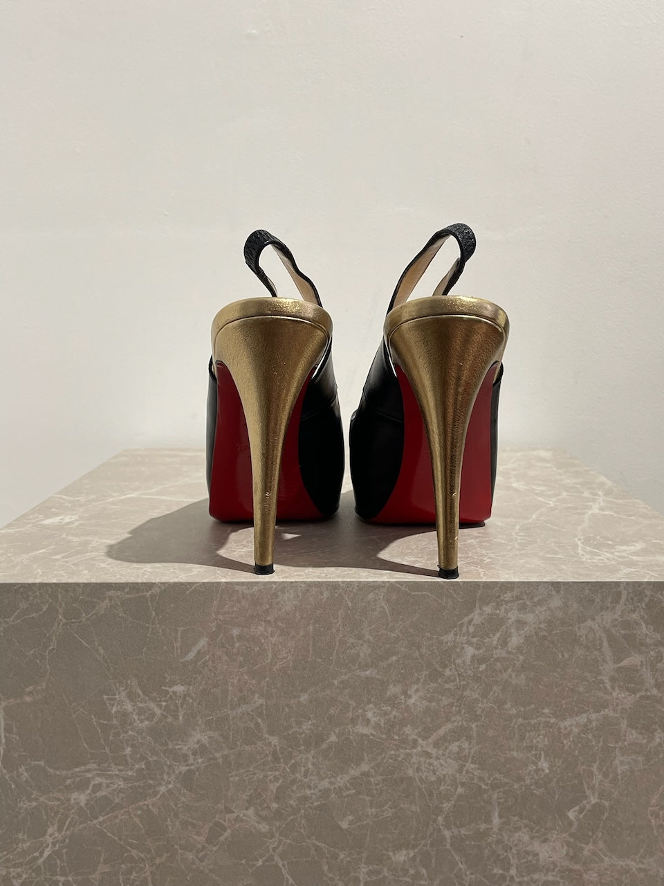 Escarpins Christian Louboutin noir T.40,5