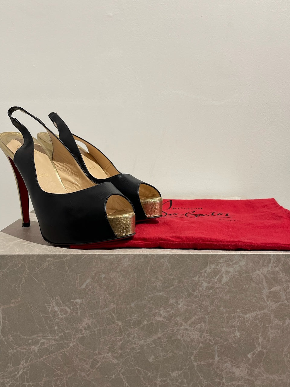 Escarpins Christian Louboutin noir T.40,5