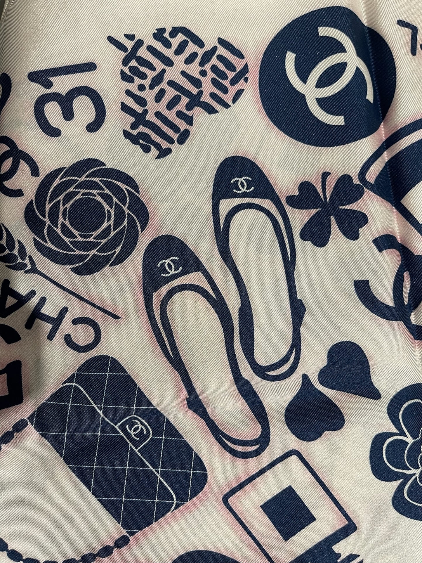 Foulard Chanel blanc et bleu