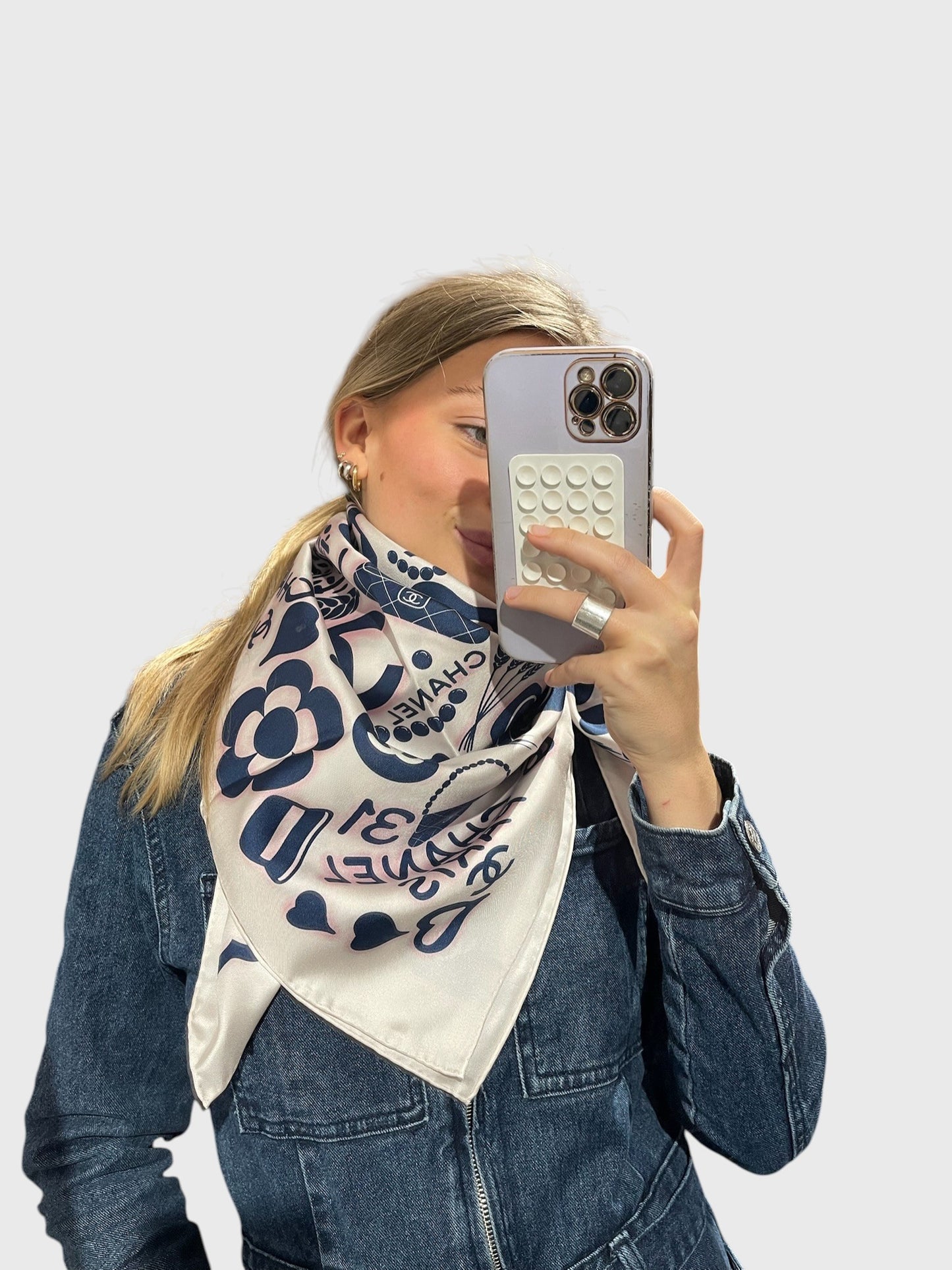 Foulard Chanel blanc et bleu