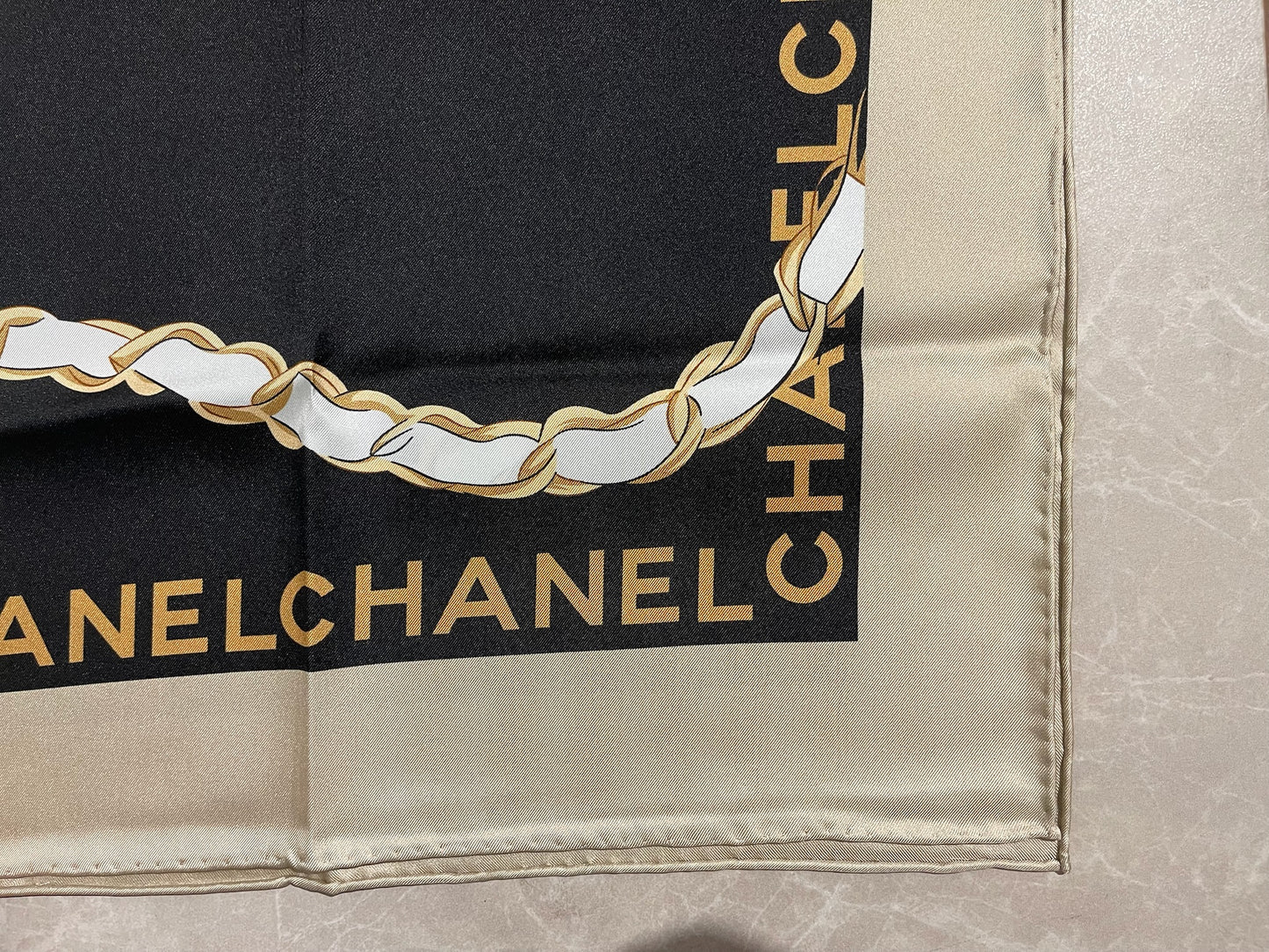 Foulard Chanel Noir/Rose