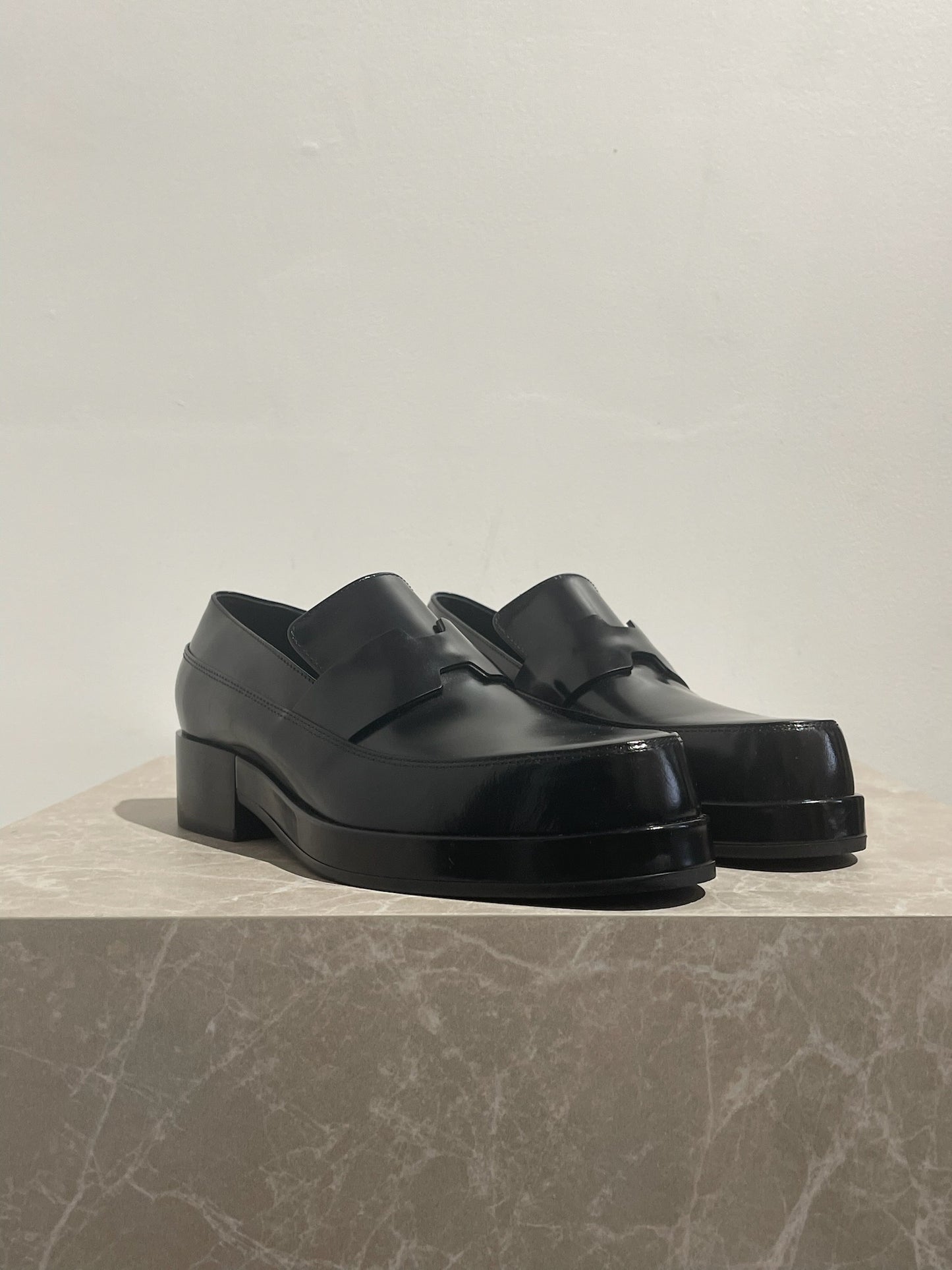 Mocassins Hermès noirs T.37 NEUFS