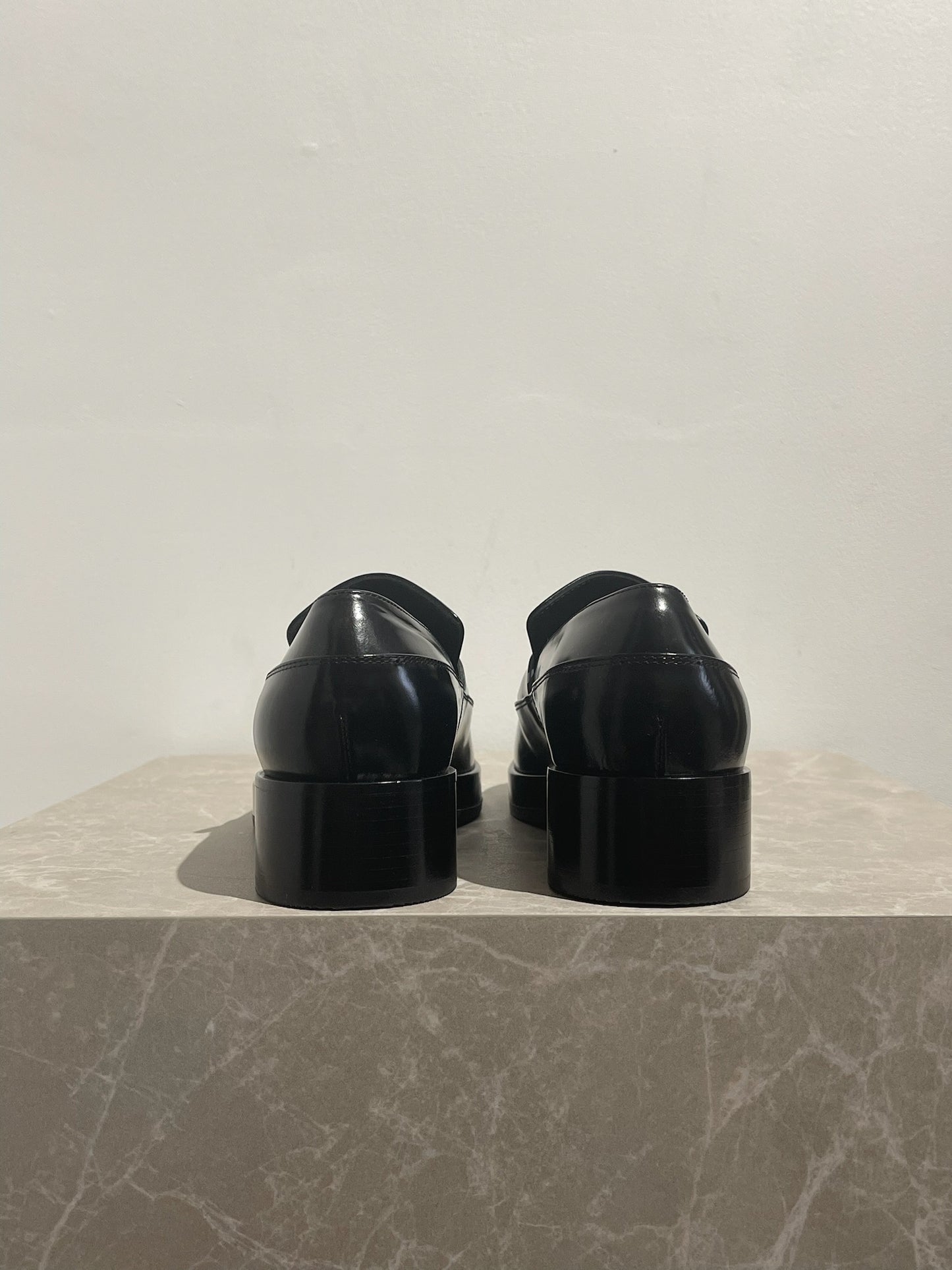 Mocassins Hermès noirs T.37 NEUFS