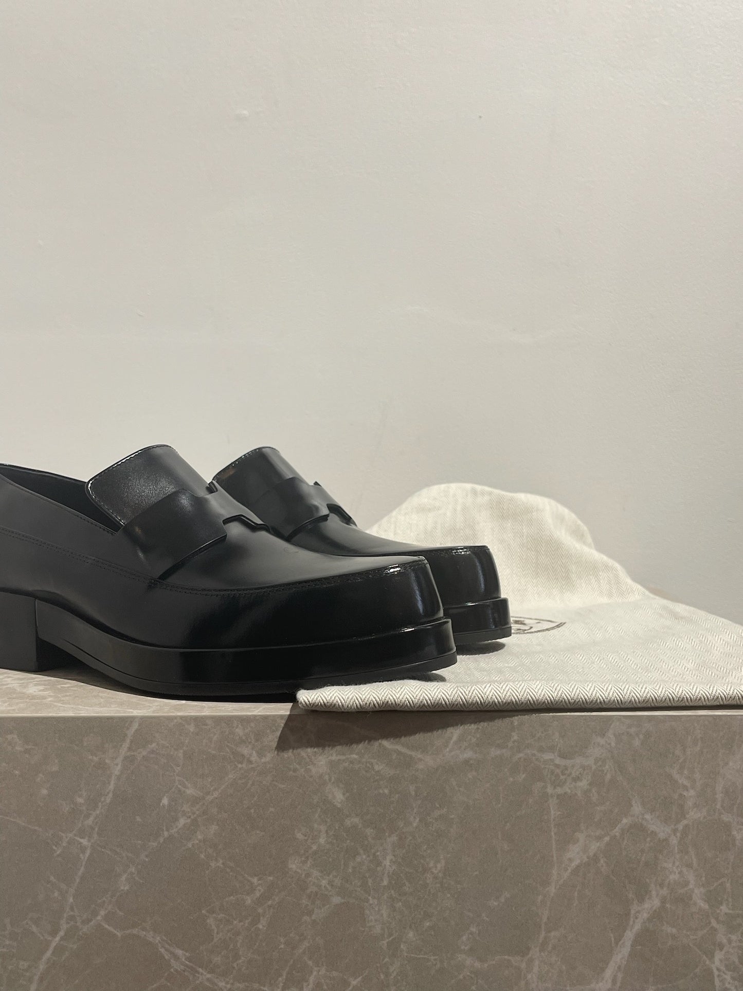 Mocassins Hermès noirs T.37 NEUFS