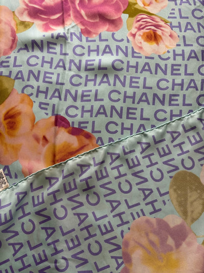 Foulard Chanel bleu et rose
