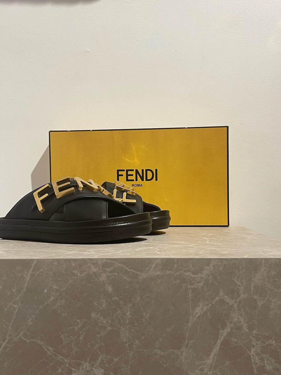 Sandales Fendi Crossover T.38 NEUVES