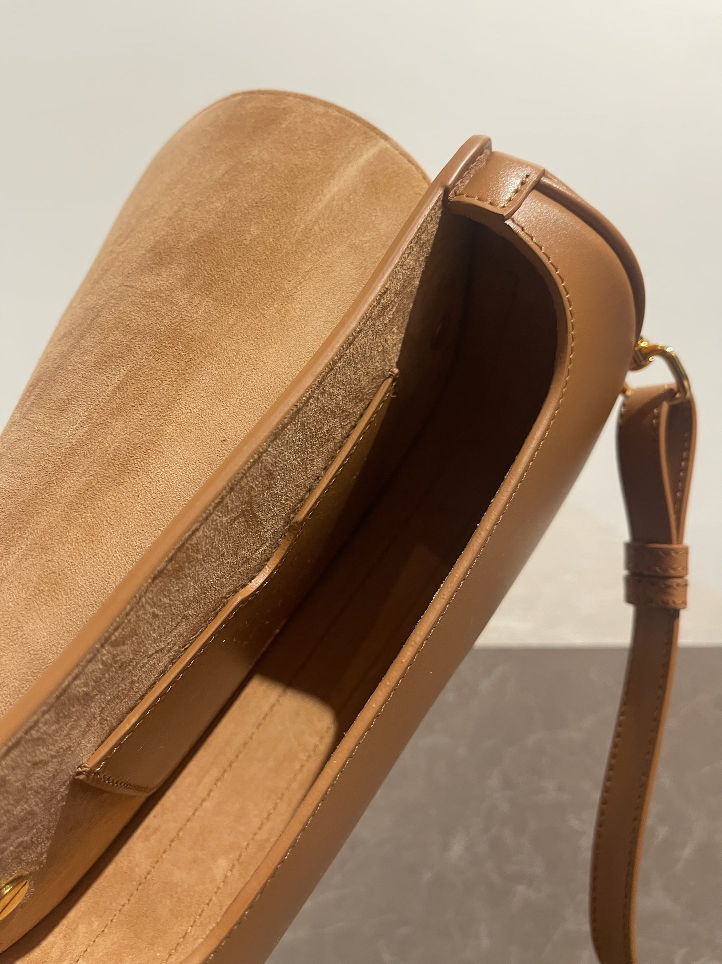 Sac Dior East West Bobby camel