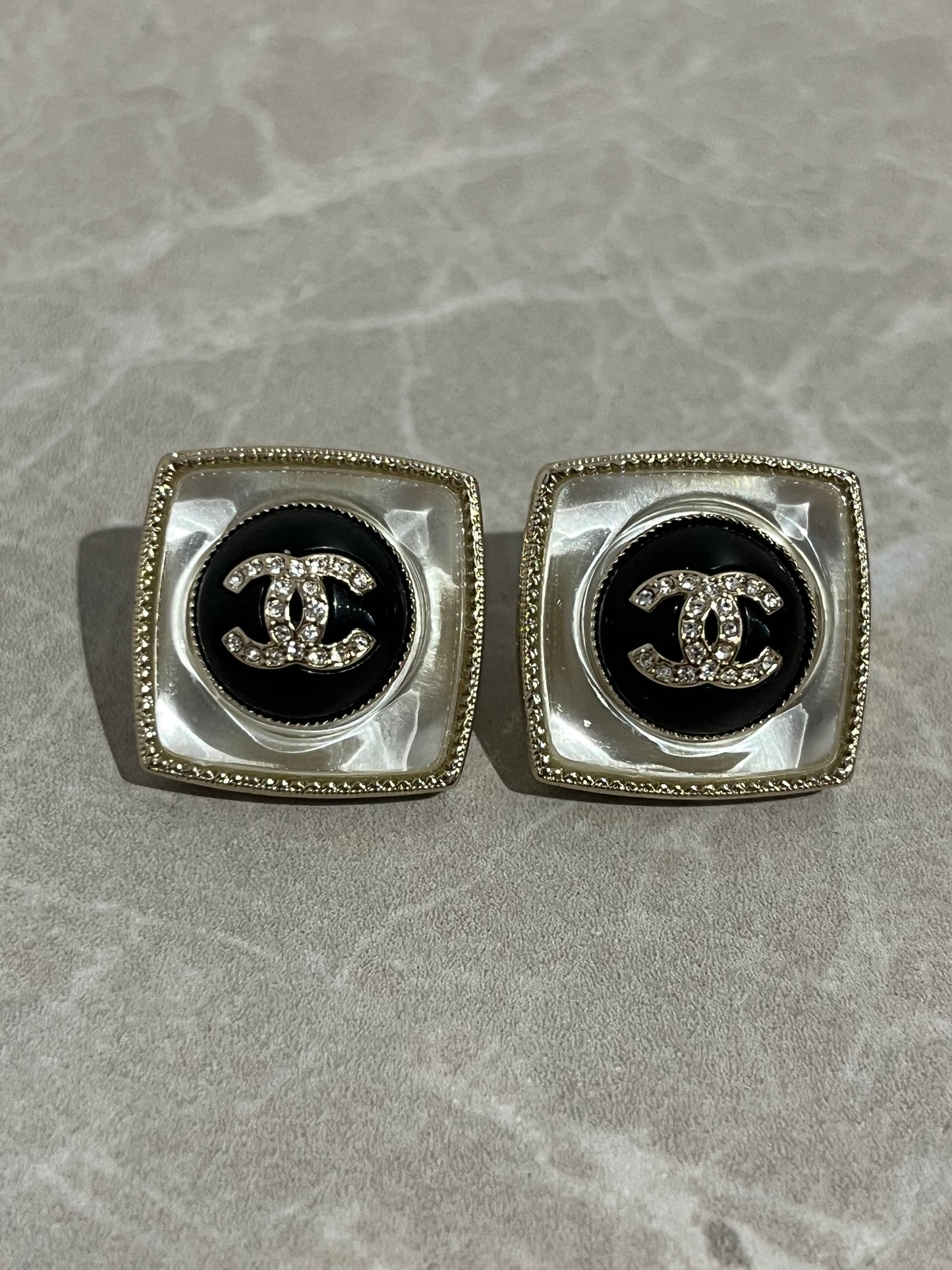 Boucles d'oreilles Chanel nacre