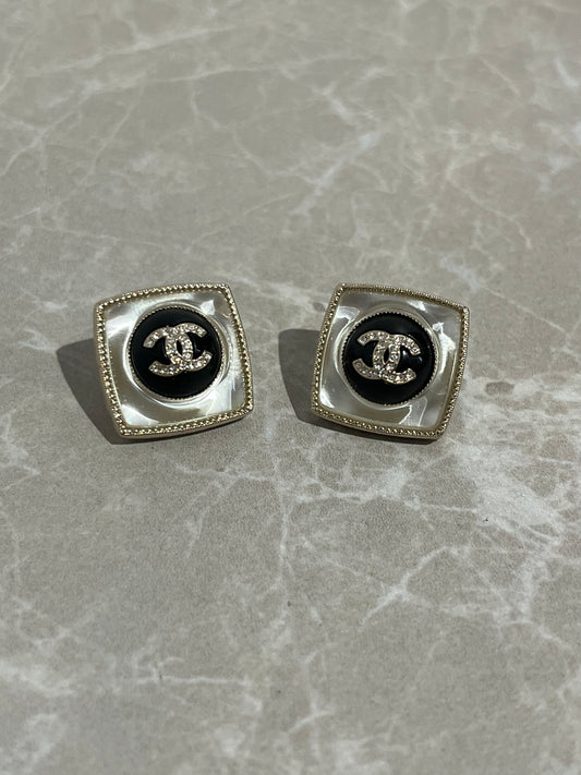 Boucles d'oreilles Chanel nacre