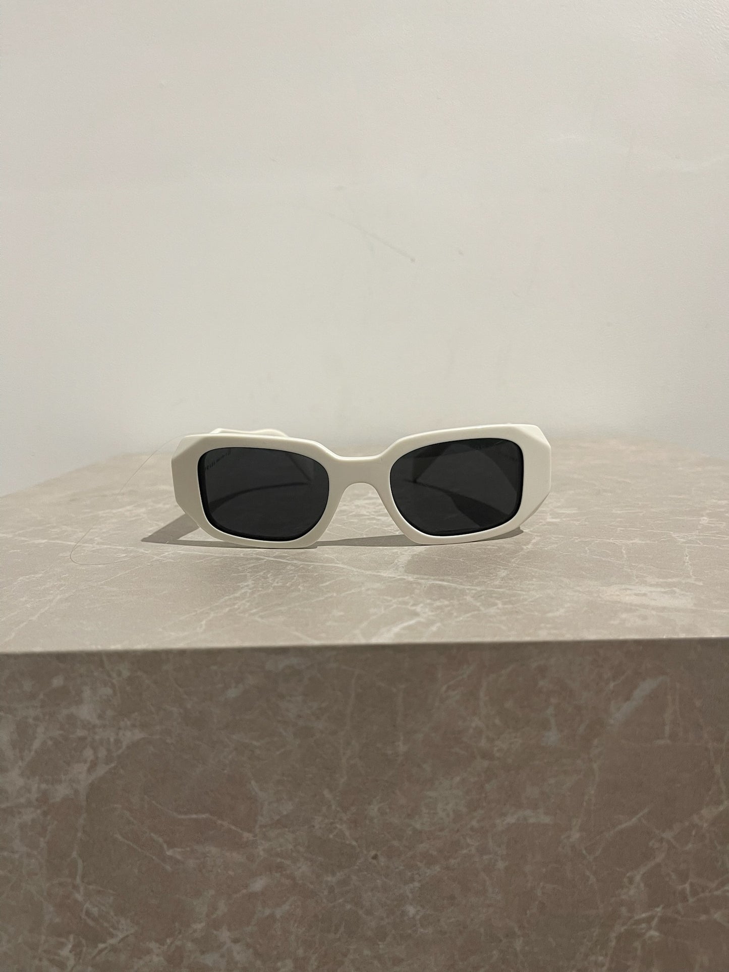 Lunettes de soleil Prada blanches