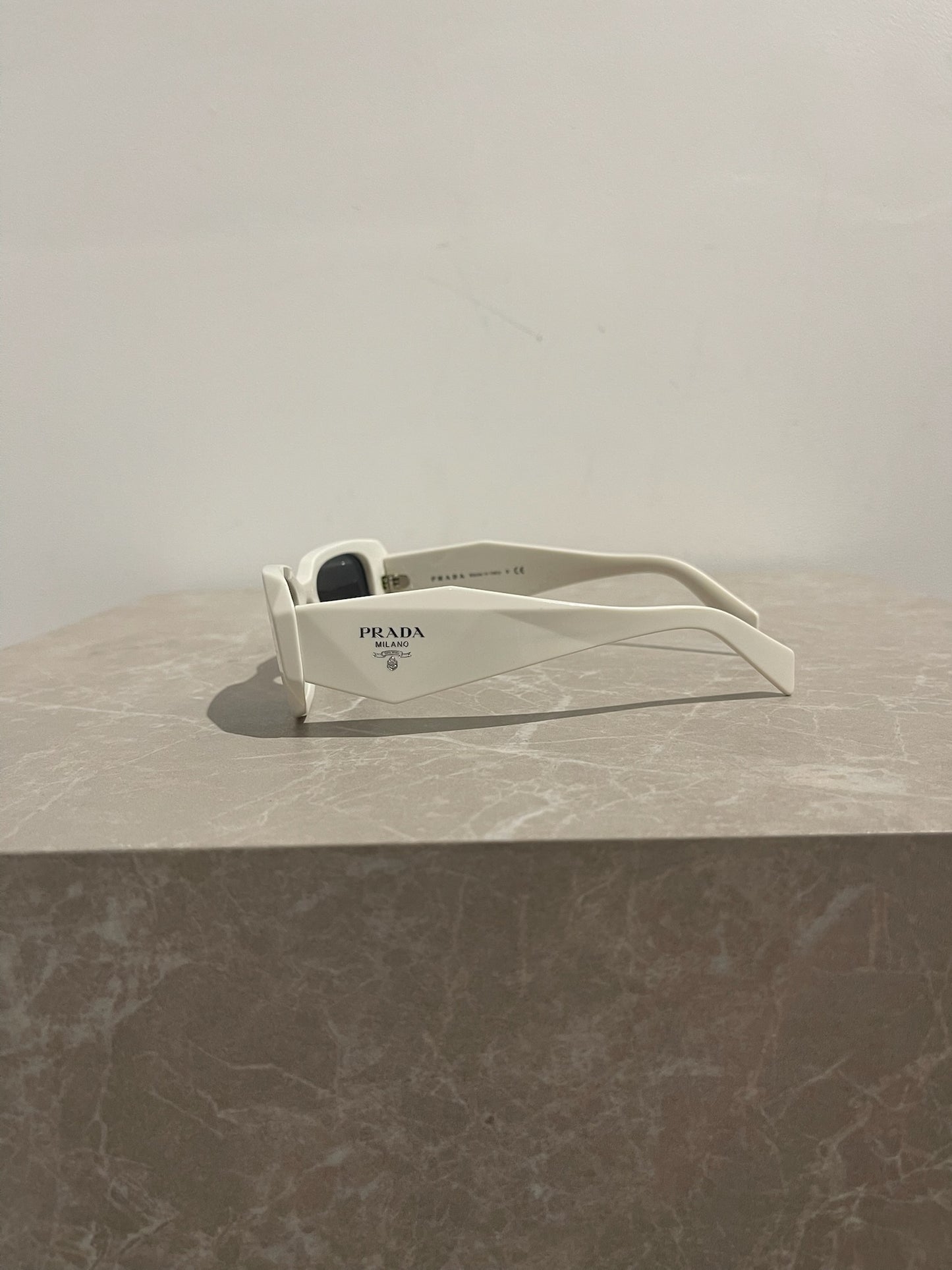 Lunettes de soleil Prada blanches