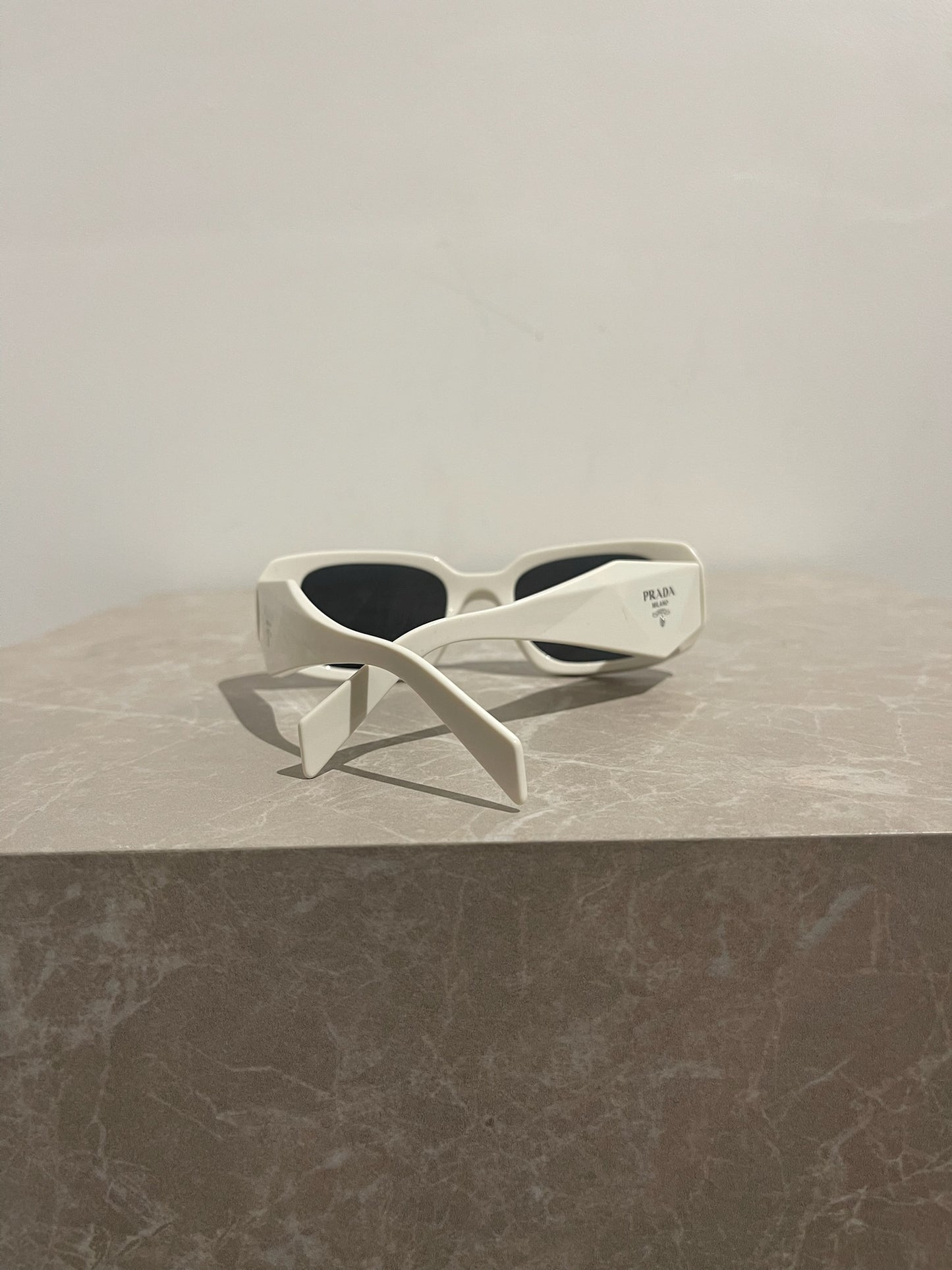 Lunettes de soleil Prada blanches