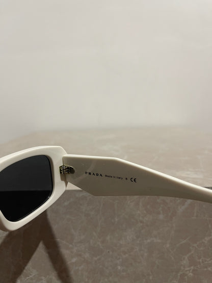Lunettes de soleil Prada blanches