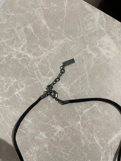 Collier Saint Laurent fleur noir